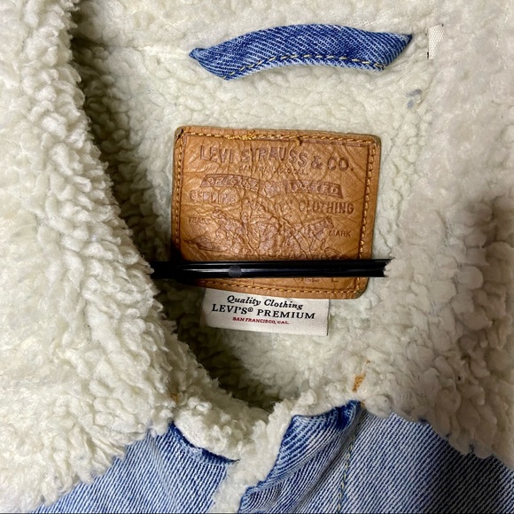 ❌SOLD❌Levi’s Sherpa Trucker Denim Jacket - Picture 3 of 8